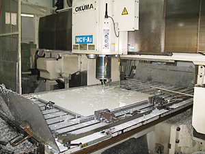 大型マシニングセンタ